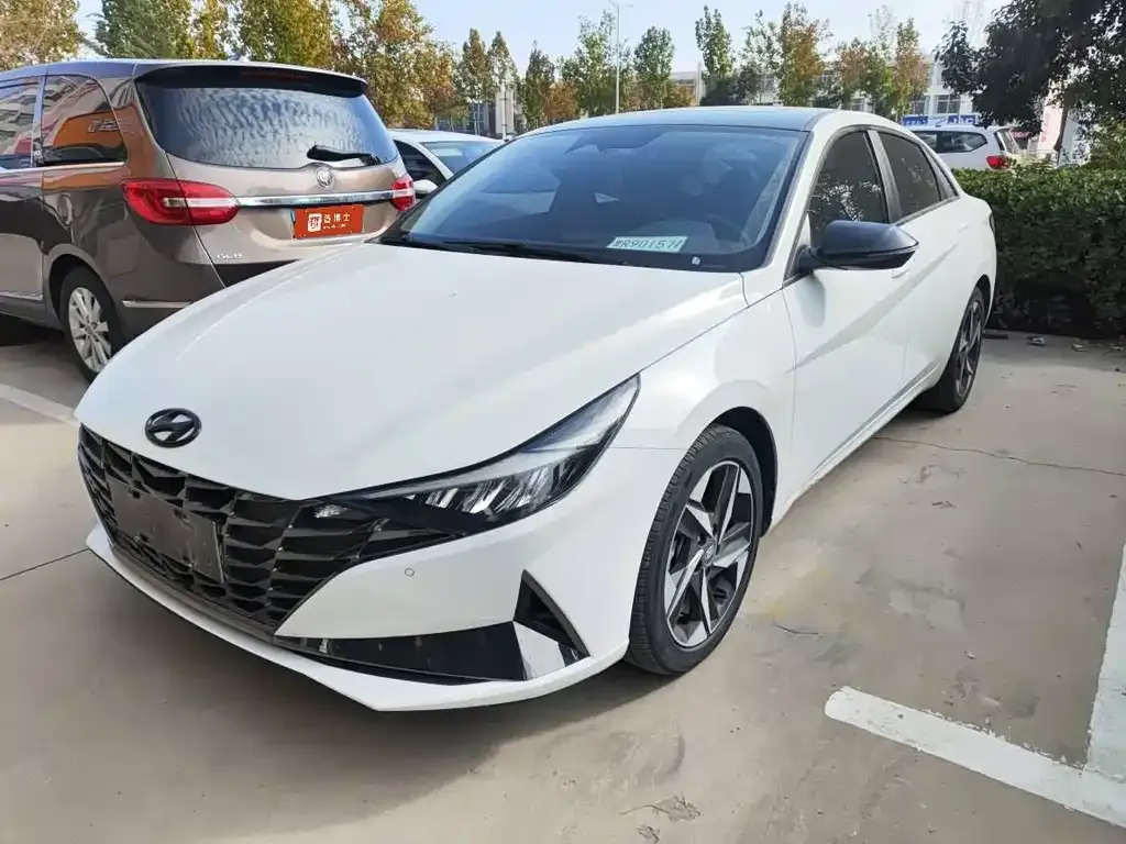 Hyundai Elantra — фото 2