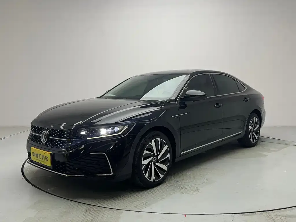 Volkswagen Passat — фото 1
