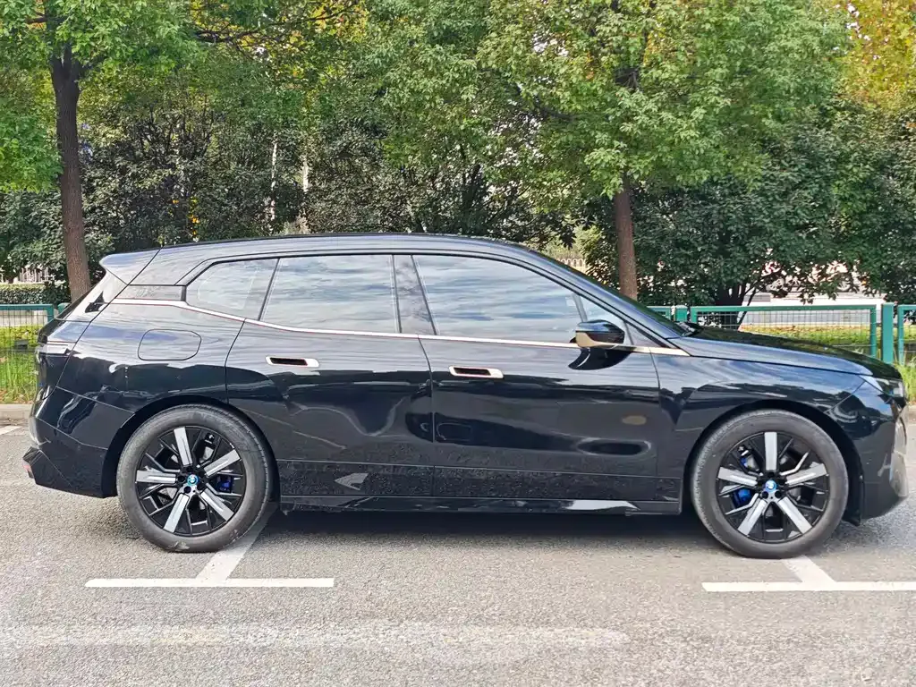 BMW iX — фото 4