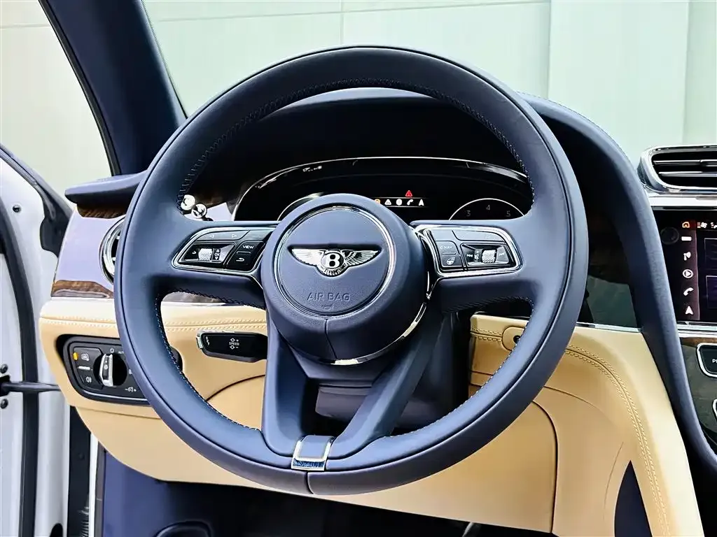 Bentley Bentayga — фото 10