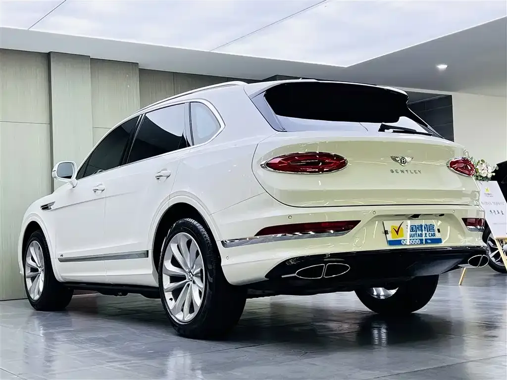 Bentley Bentayga — фото 6