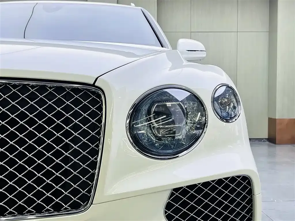 Bentley Bentayga — фото 7
