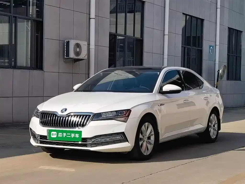 Skoda Superb — фото 1