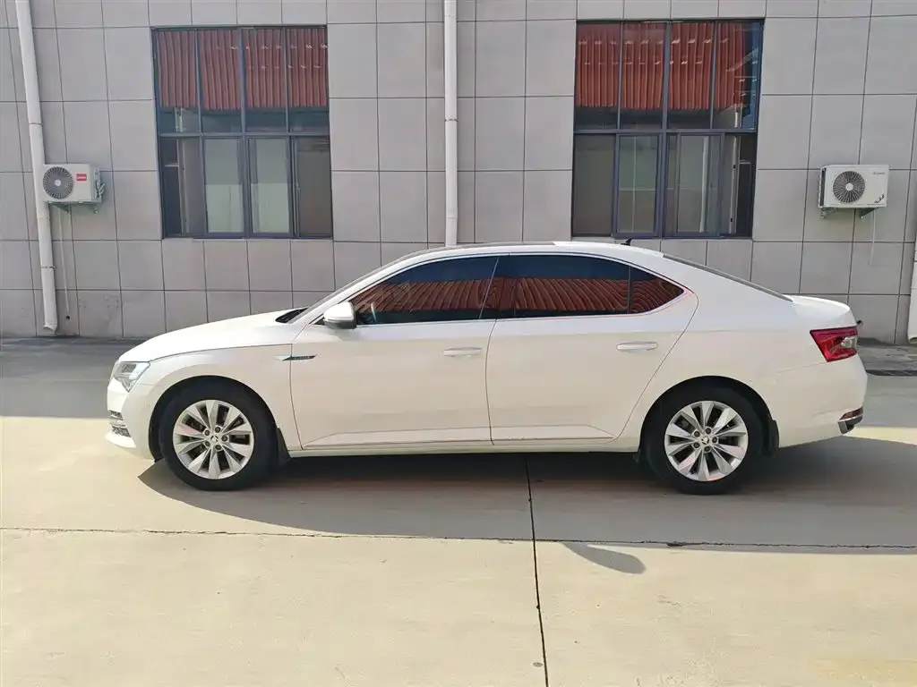 Skoda Superb — фото 5