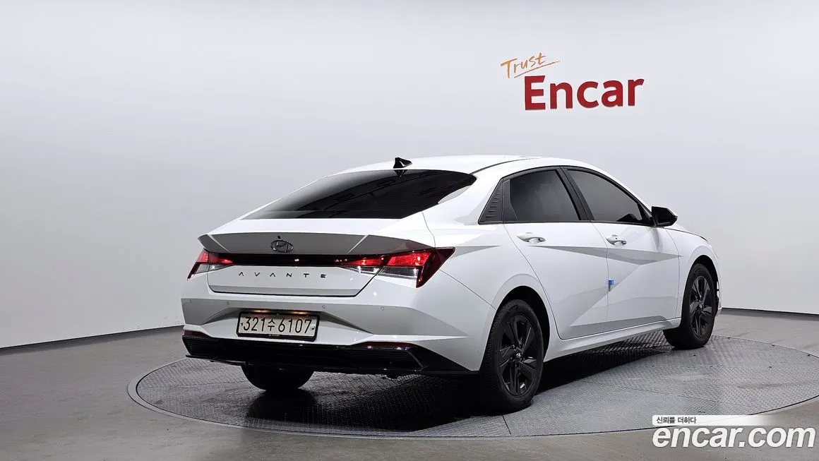 Hyundai AVANTE — фото 2