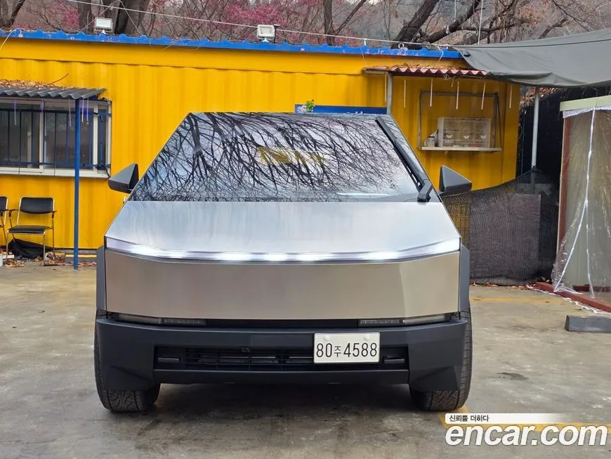 Tesla Cybertruck — фото 1