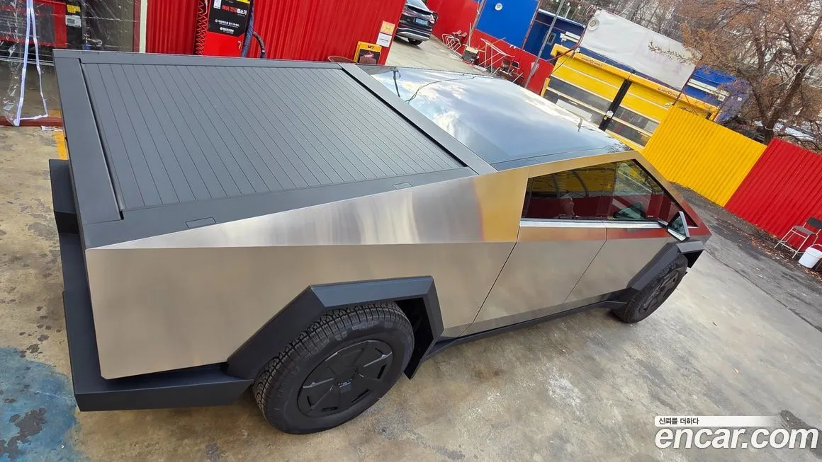 Tesla Cybertruck — фото 10