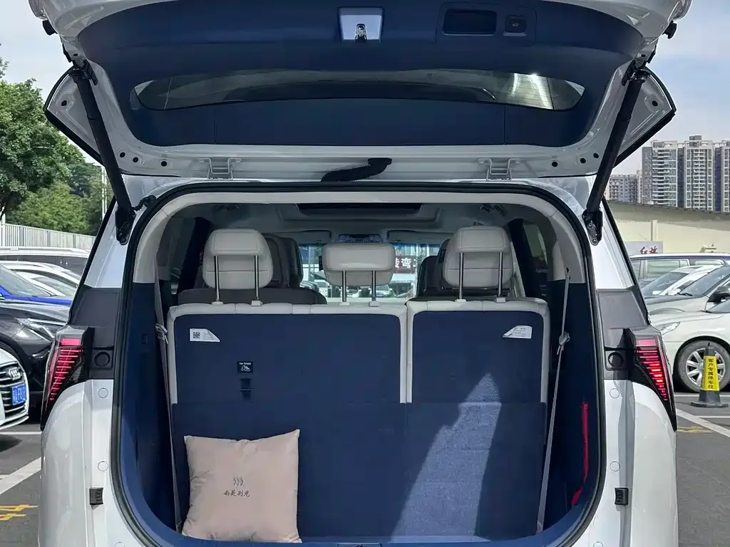 Buick GL8 Hybrid — фото 9