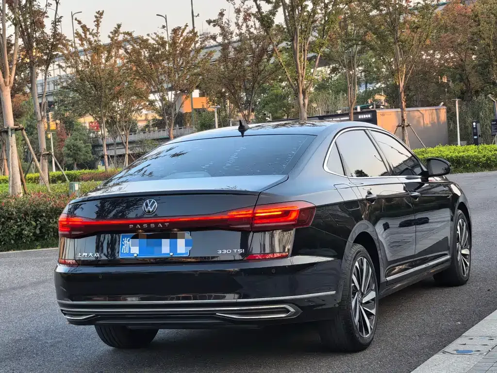 Volkswagen Passat — фото 6