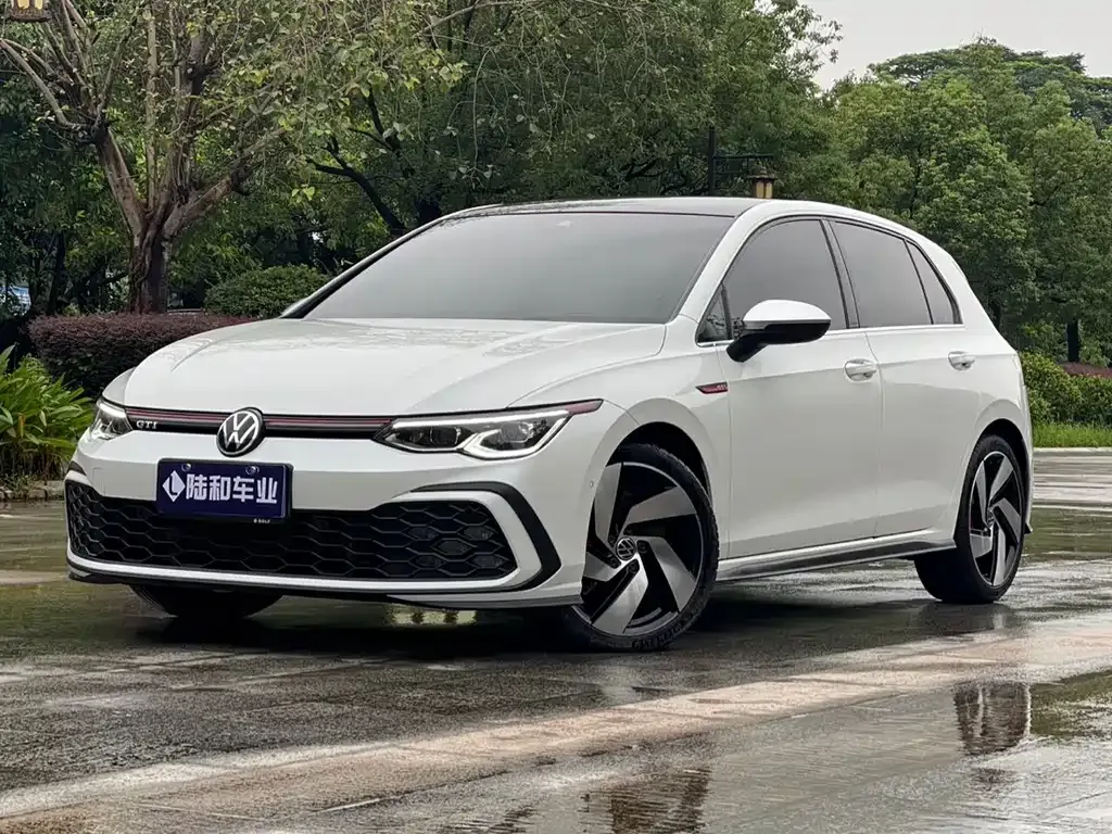 Volkswagen Golf GTI — фото 1
