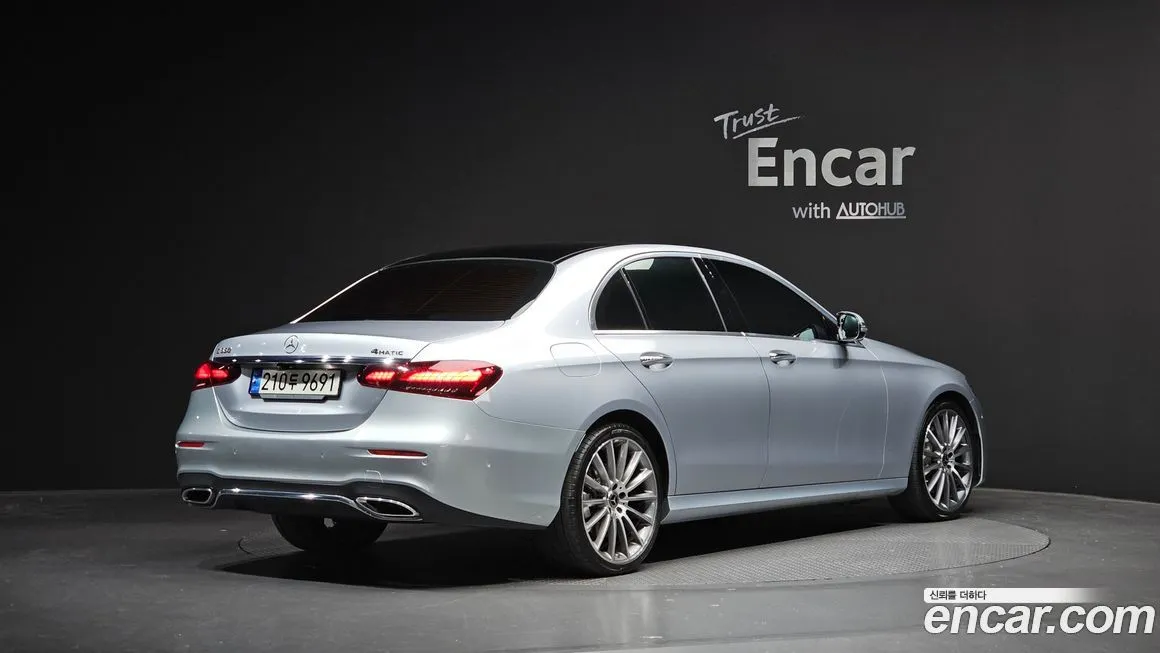 Mercedes-Benz E-Class — фото 2