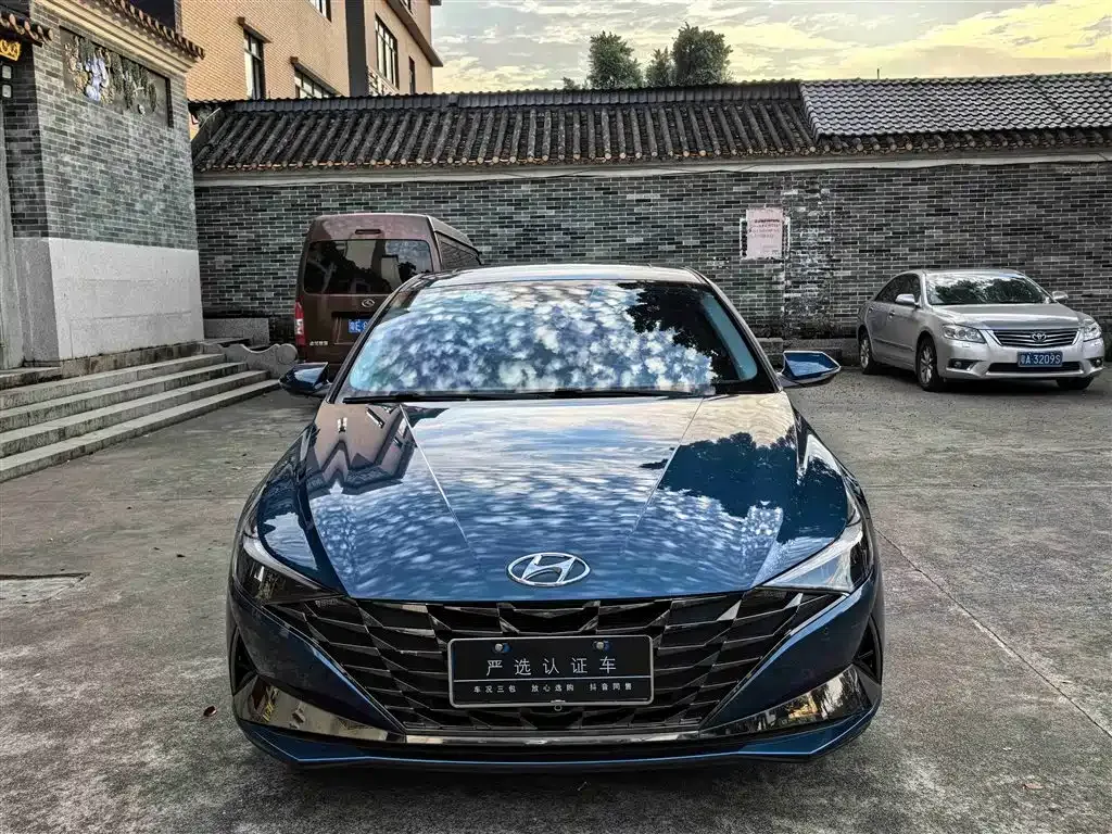 Hyundai Elantra — фото 2
