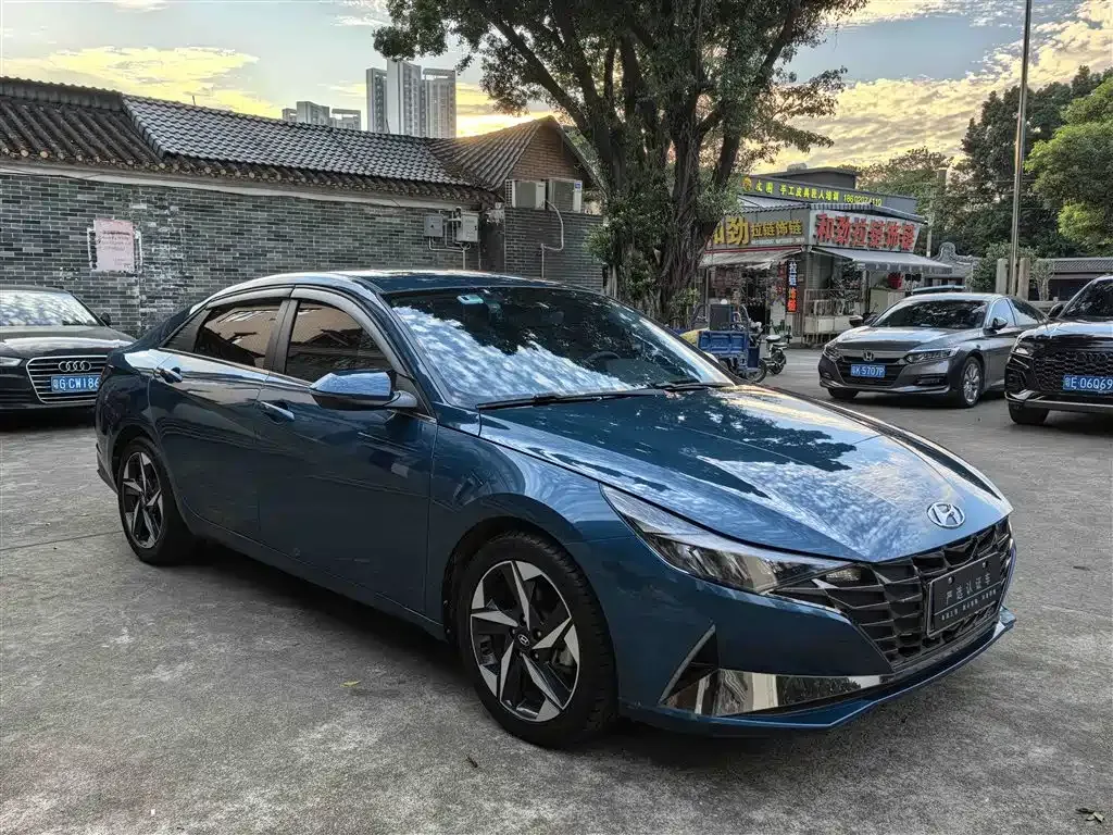 Hyundai Elantra — фото 3