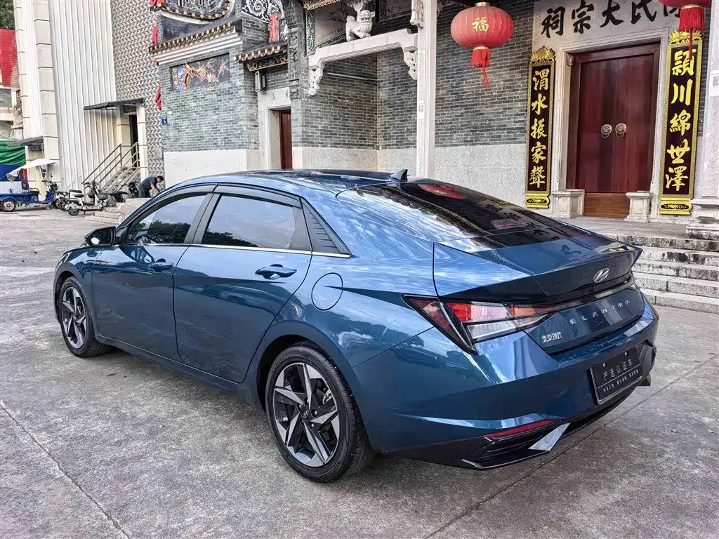 Hyundai Elantra — фото 8
