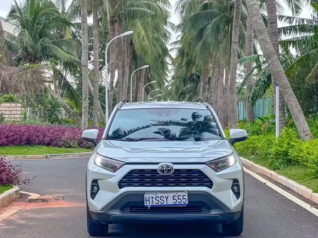 Toyota RAV4 — фото 2