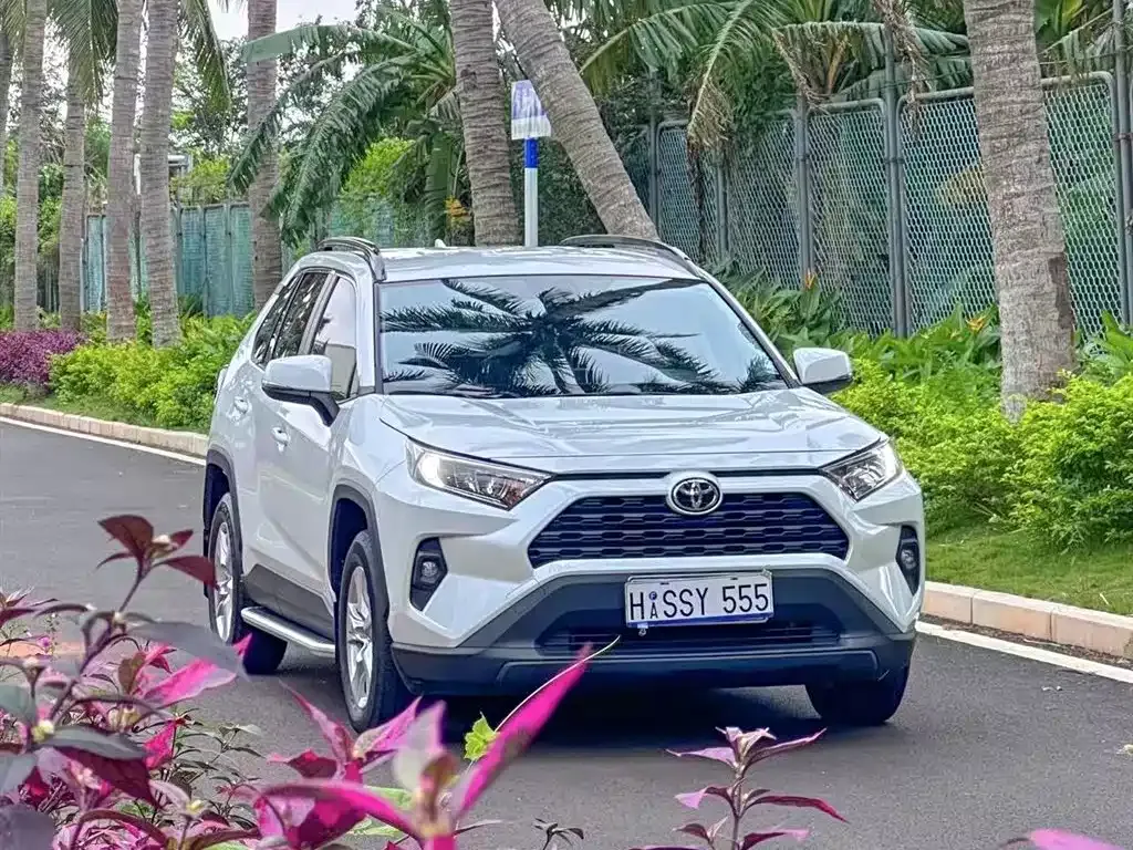 Toyota RAV4 — фото 3