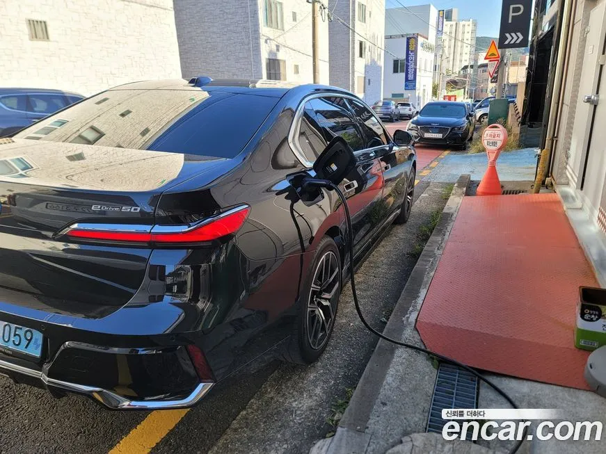 BMW i7 — фото 3
