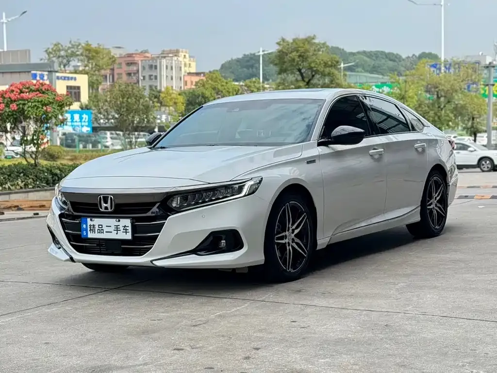 Honda Accord — фото 1