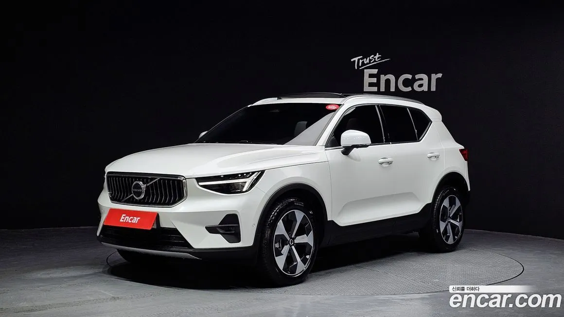 Volvo XC40 — фото 1