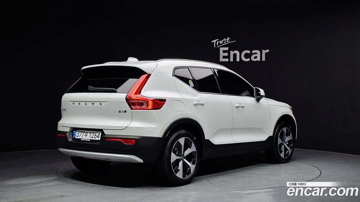 Volvo XC40 — фото 2