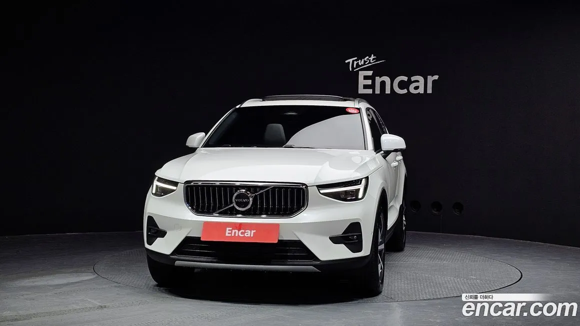 Volvo XC40 — фото 3
