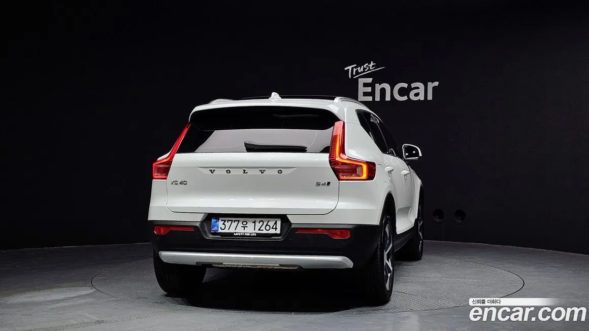Volvo XC40 — фото 4