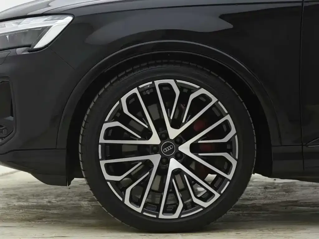 Audi SQ7 — фото 5