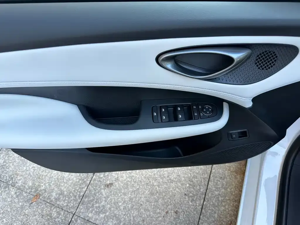 BYD Seal 05 DM-i — фото 10
