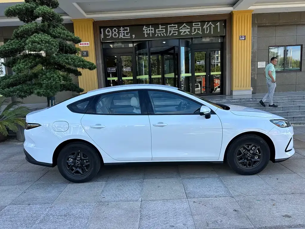 BYD Seal 05 DM-i — фото 3