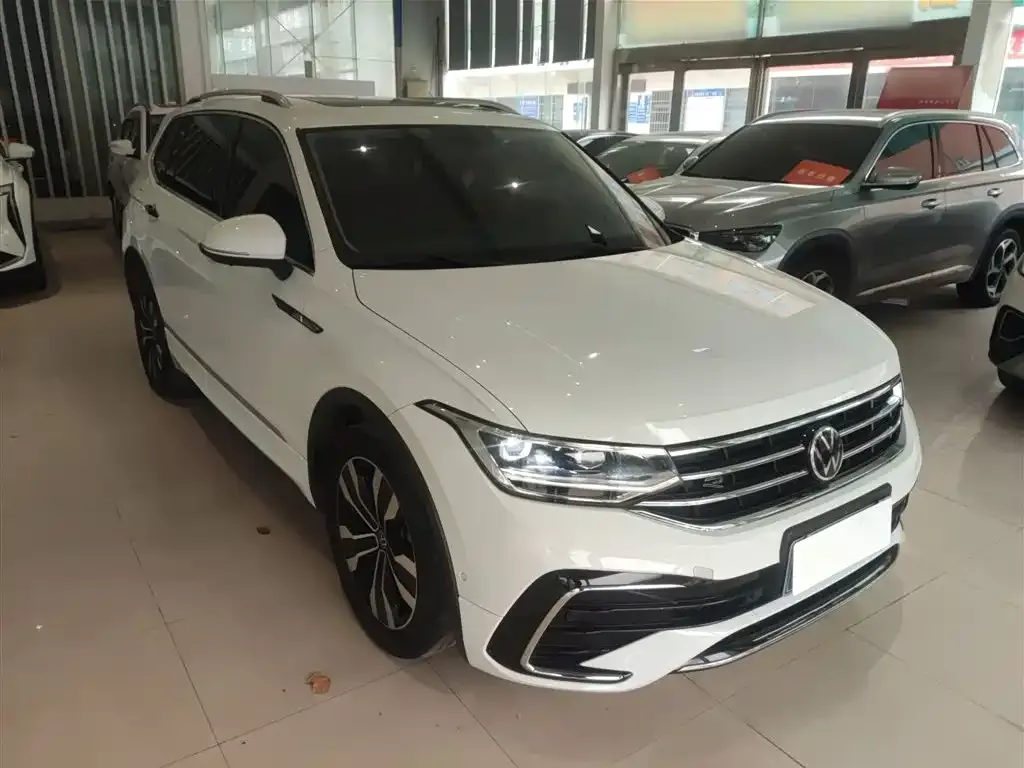 Volkswagen Tiguan L — фото 4