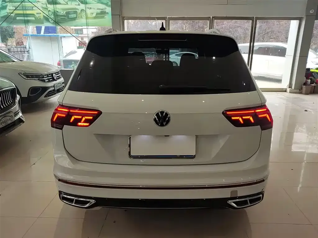 Volkswagen Tiguan L — фото 6