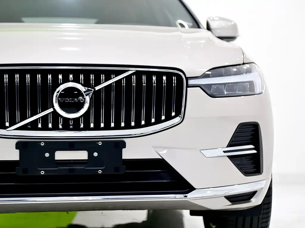 Volvo XC60 — фото 10
