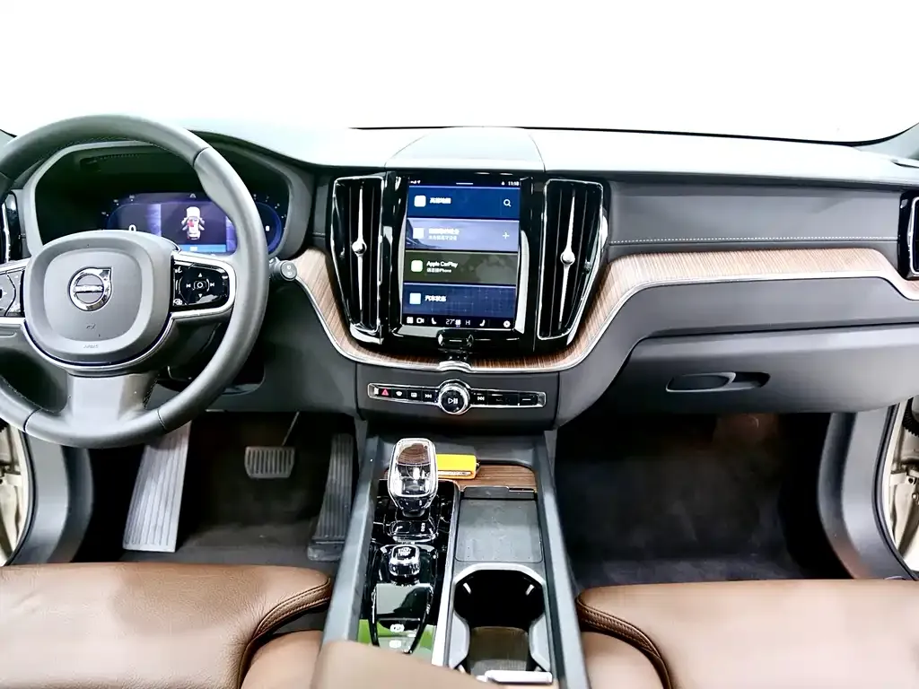 Volvo XC60 — фото 7
