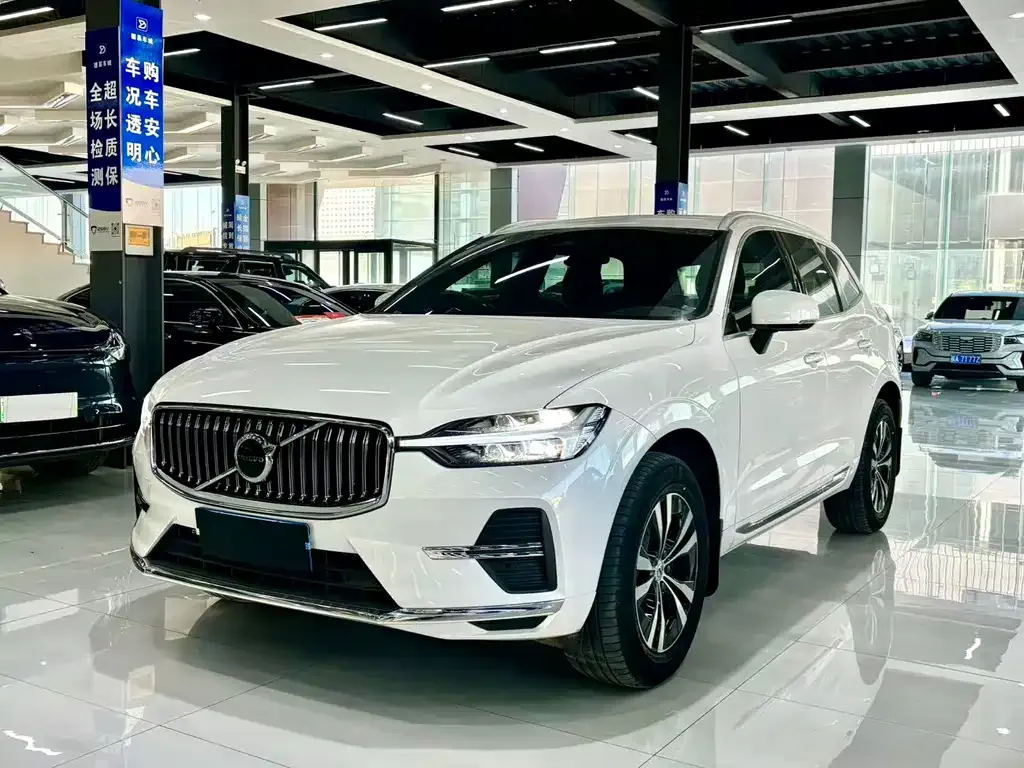 Volvo XC60 — фото 1