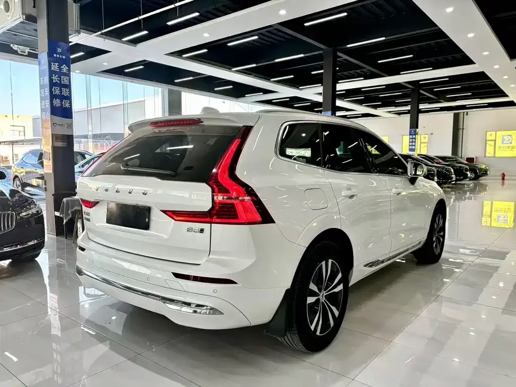 Volvo XC60 — фото 9