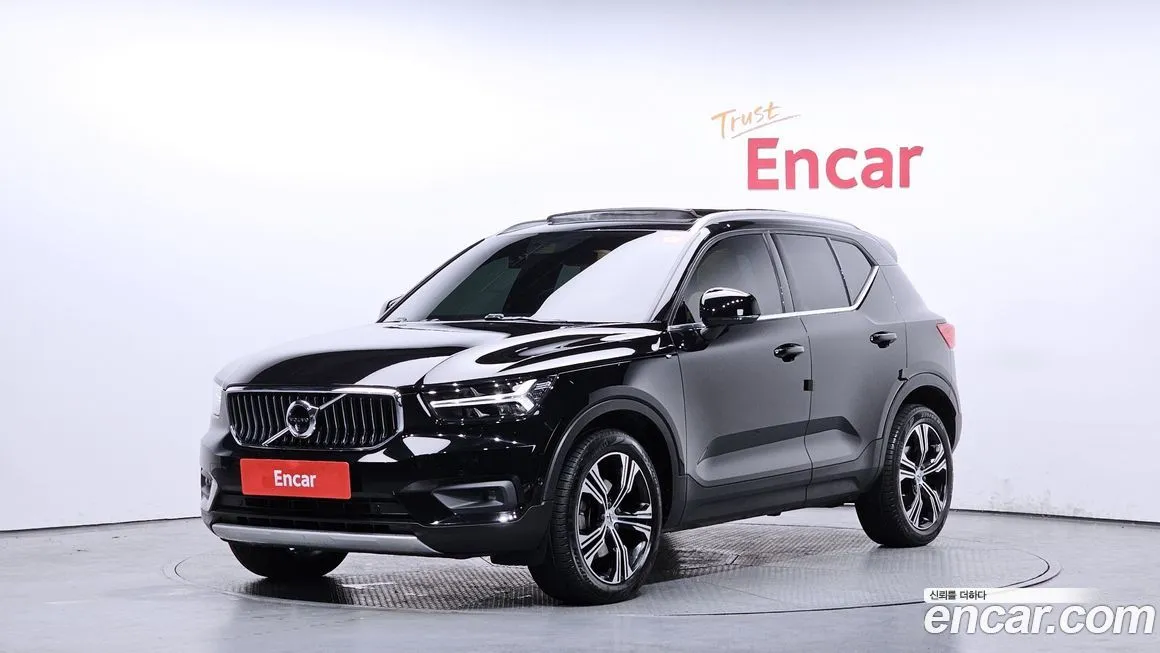 Volvo XC40 — фото 1