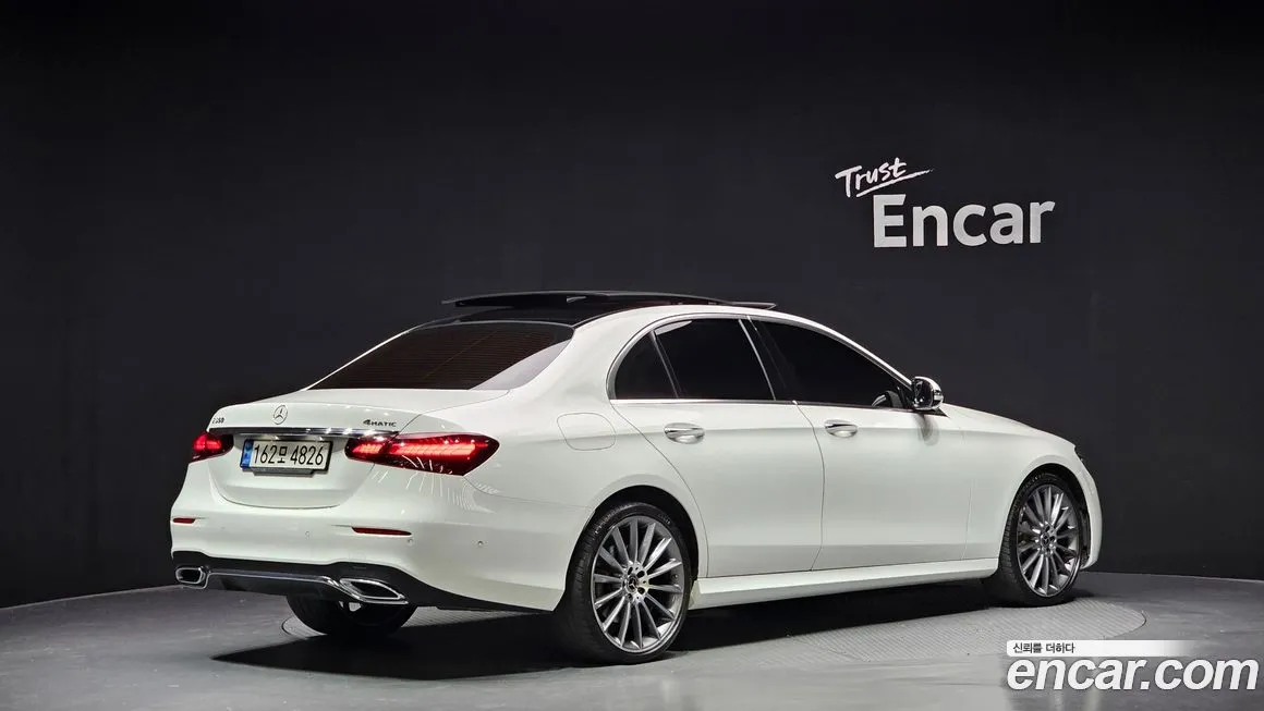 Mercedes-Benz E-Class — фото 2