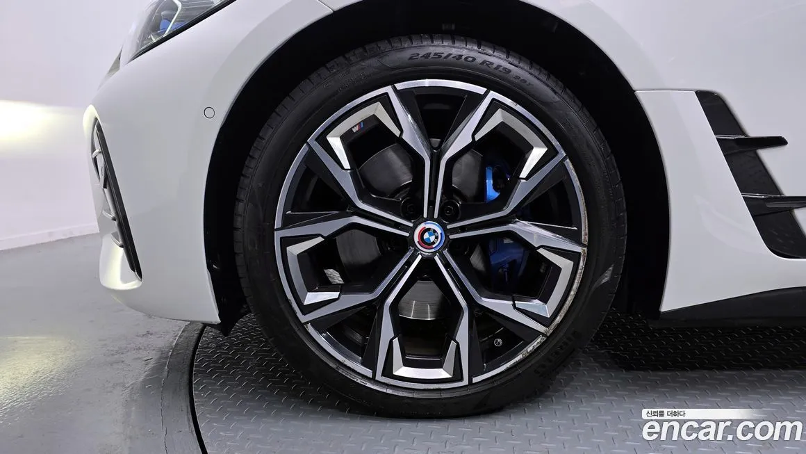 BMW i4 — фото 5