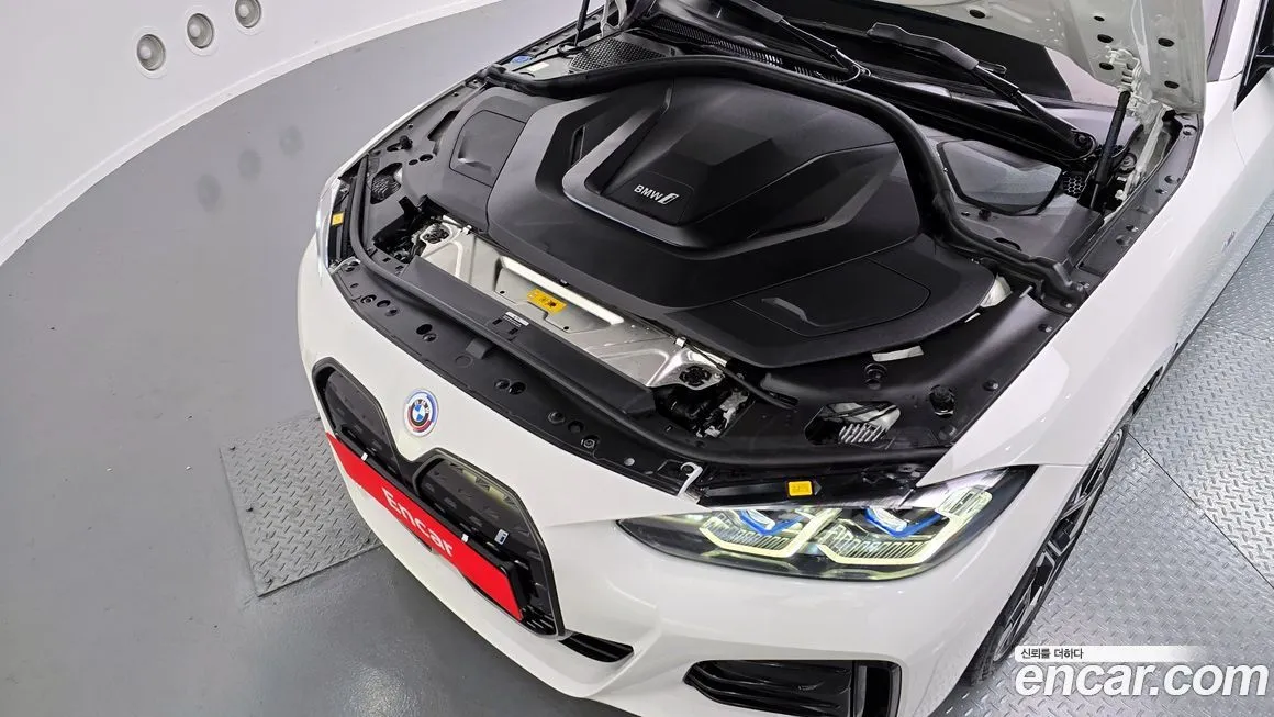 BMW i4 — фото 6