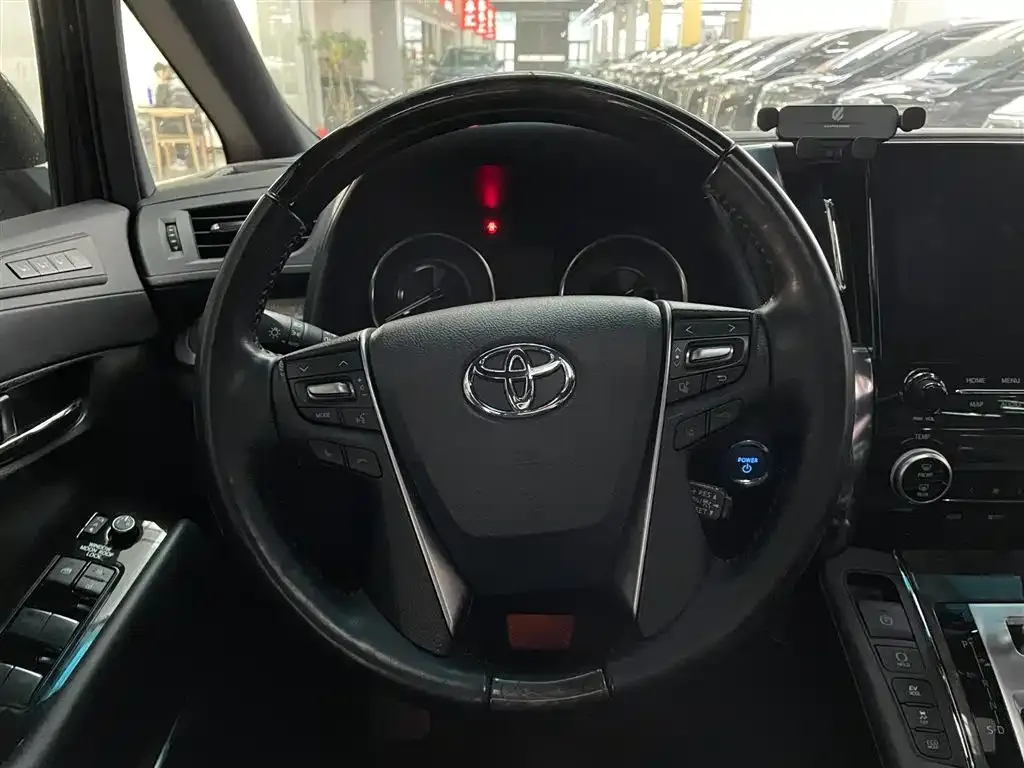 Toyota Vellfire — фото 10