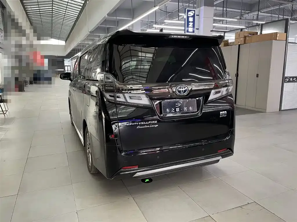 Toyota Vellfire — фото 4