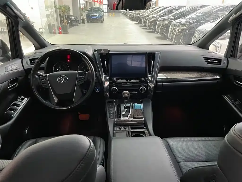 Toyota Vellfire — фото 7
