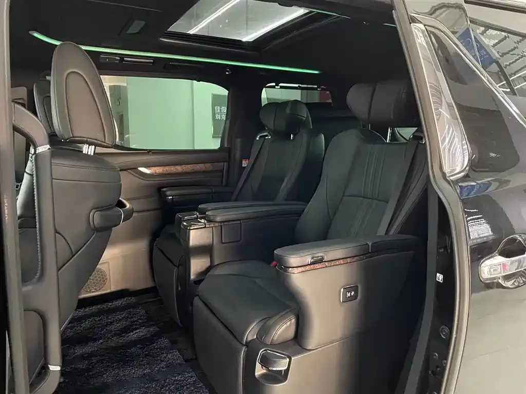 Toyota Vellfire — фото 9