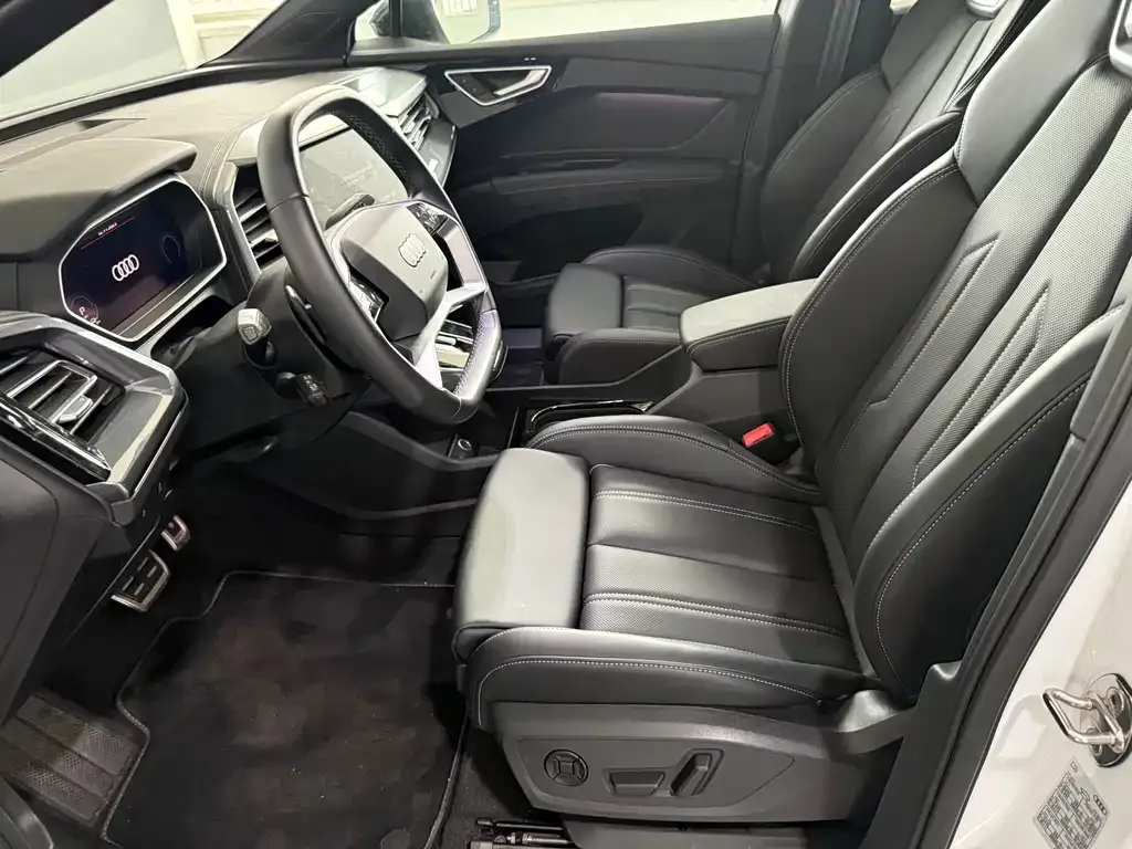 Audi Q4 e-tron — фото 10