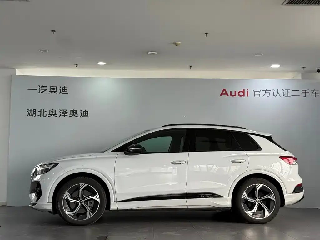 Audi Q4 e-tron — фото 2