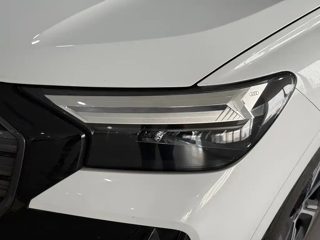 Audi Q4 e-tron — фото 3