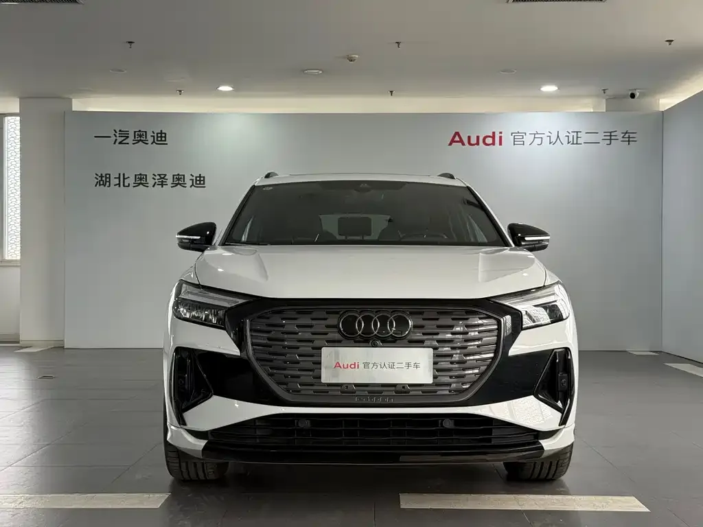 Audi Q4 e-tron — фото 4