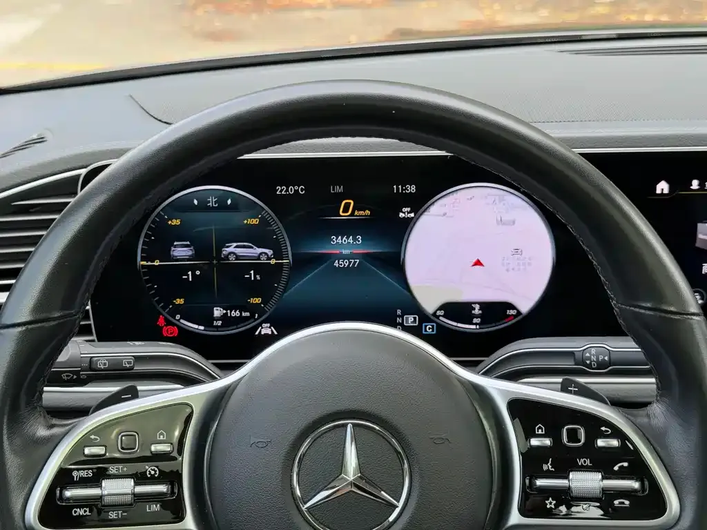 Mercedes-Benz GLE — фото 8