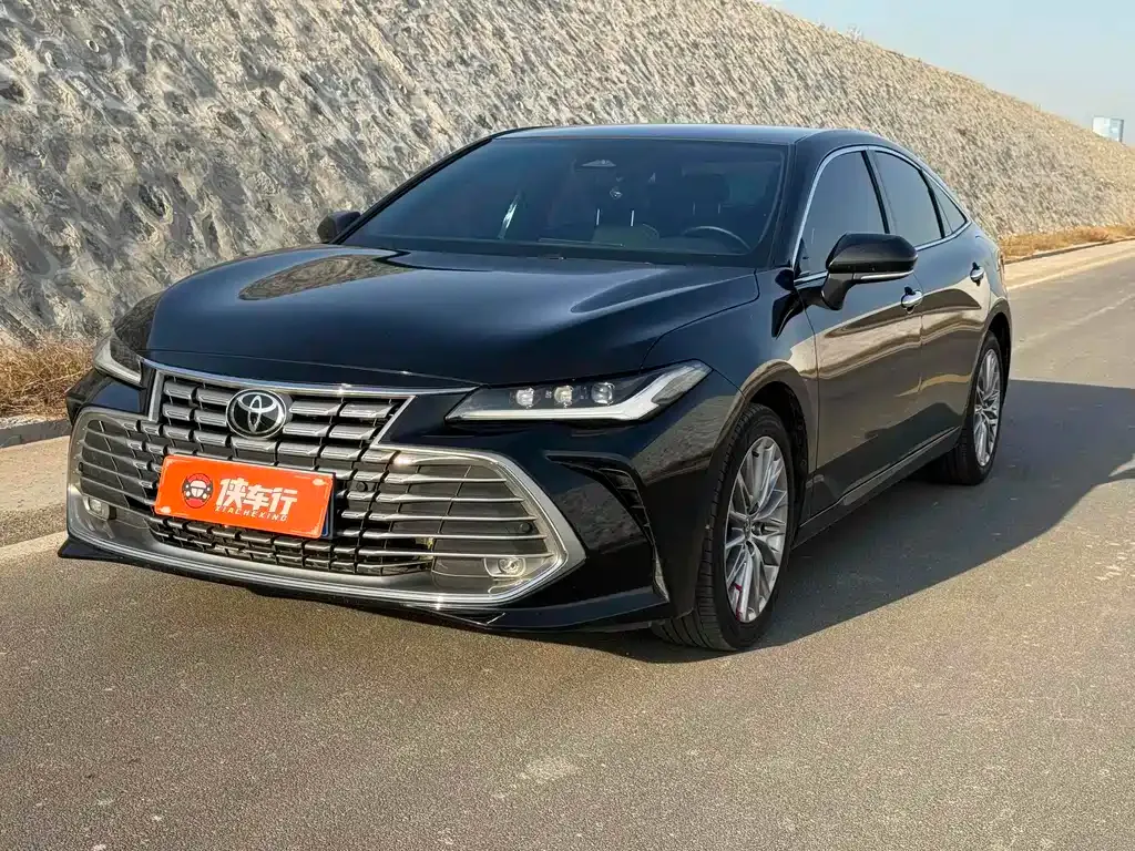 Toyota Avalon — фото 1