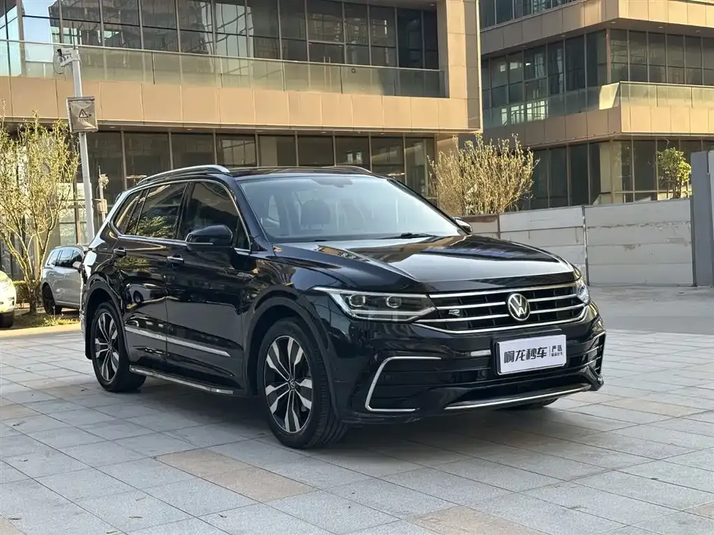 Volkswagen Tiguan L — фото 2